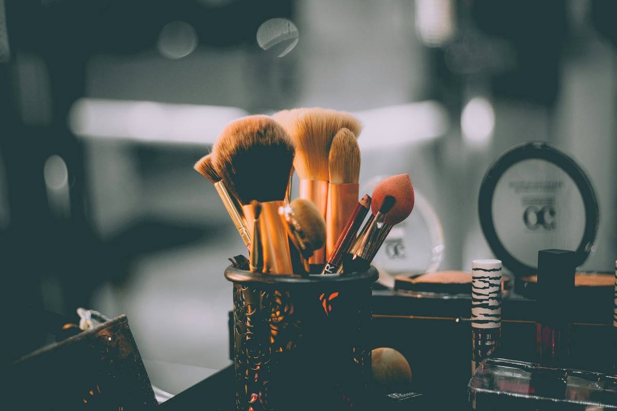 Side-by-side comparison: drugstore costume makeup vs. professional theatrical makeup kit showing pigment density, smudge resistance, and ingredient transparency