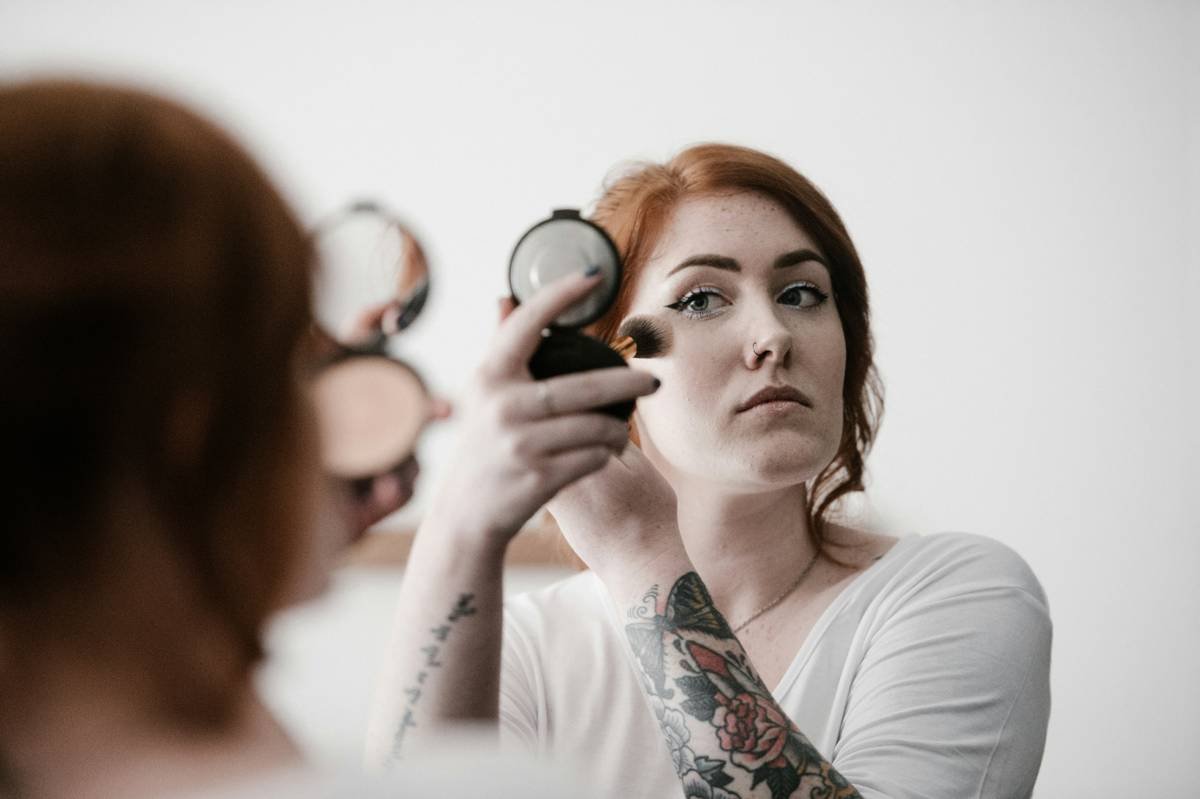 Stage Makeup for Plays: The Ultimate Guide to Durable, Expressive & Camera-Ready Looks