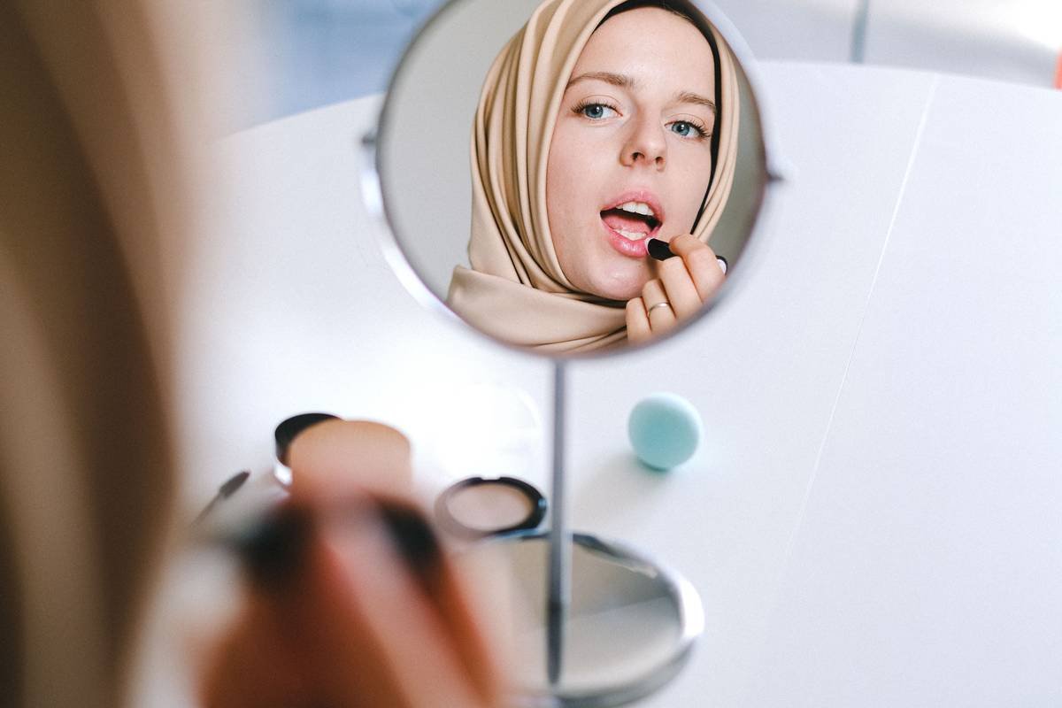 The Ultimate Guide to Hypoallergenic Costume Makeup for Sensitive Skin (Without Sacrificing Spook Factor)