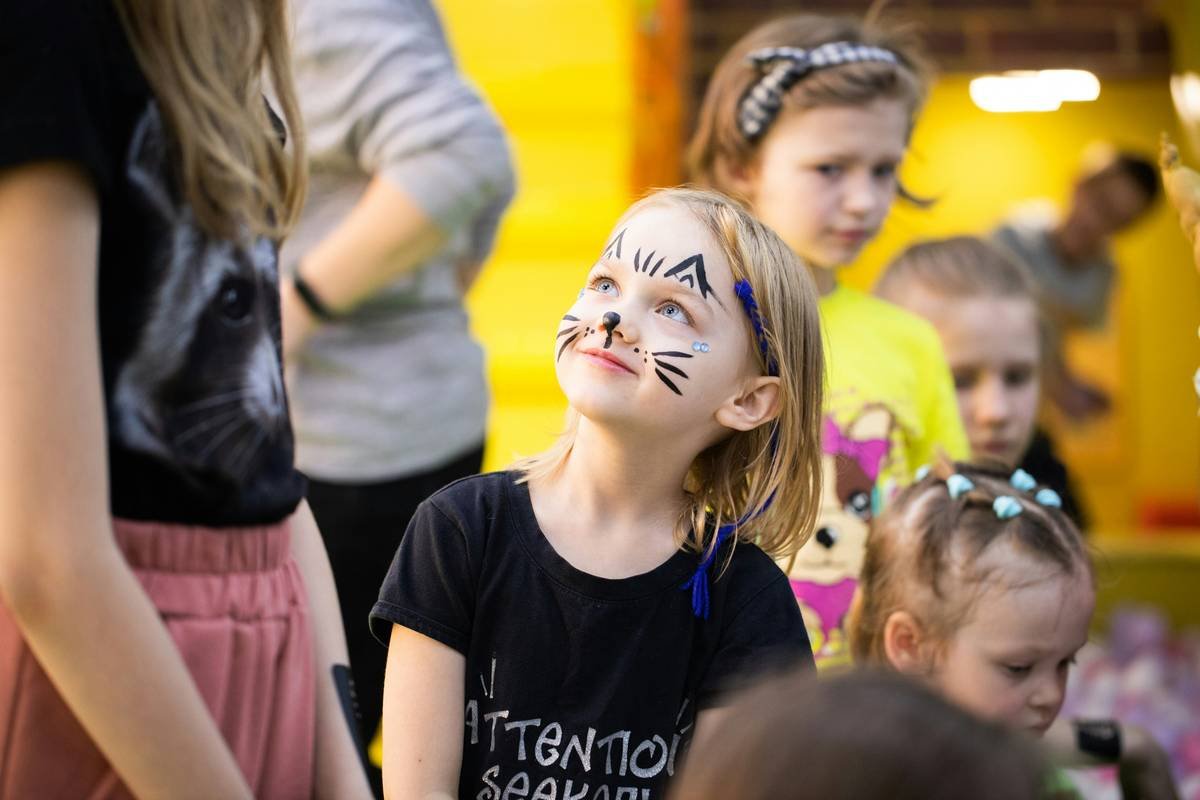 Comparison chart showing ingredient differences between professional theatrical makeup and children's face paint, highlighting allergens and FDA compliance