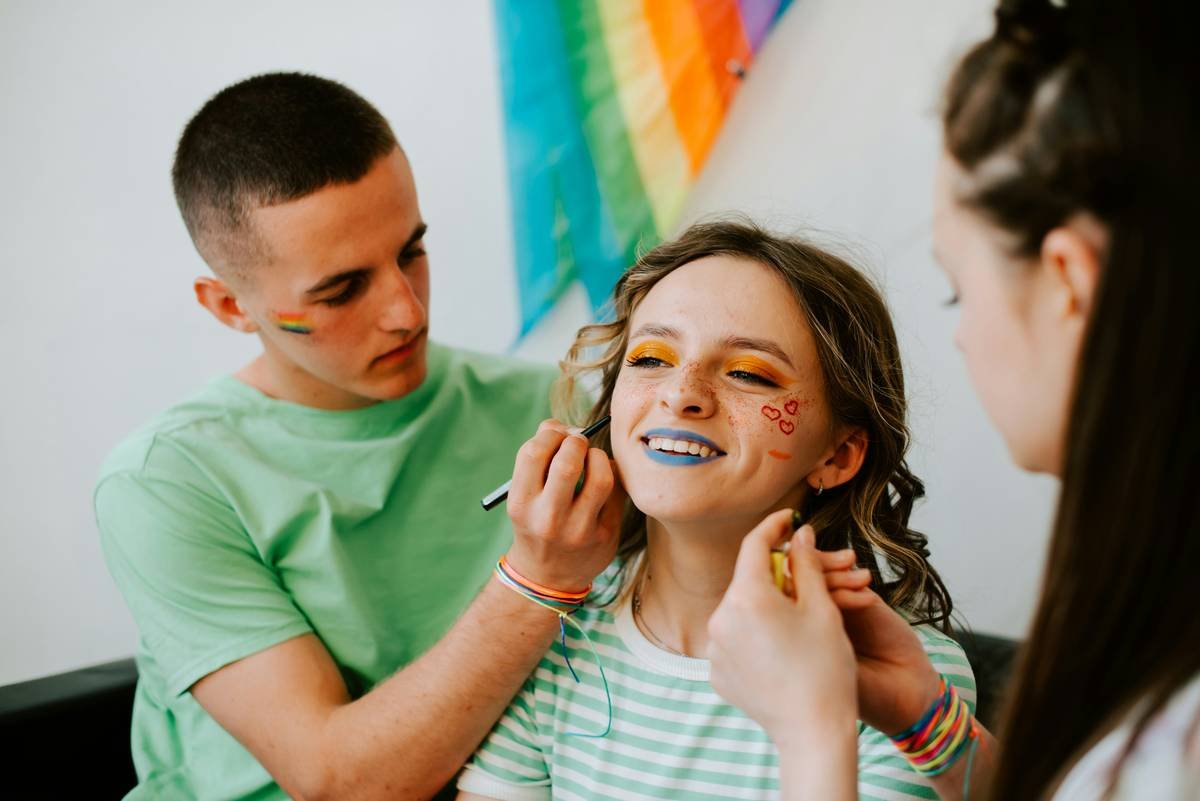 The Ultimate Guide to Theatrical Makeup for Kids: Safe, Fun & Pro-Level SFX