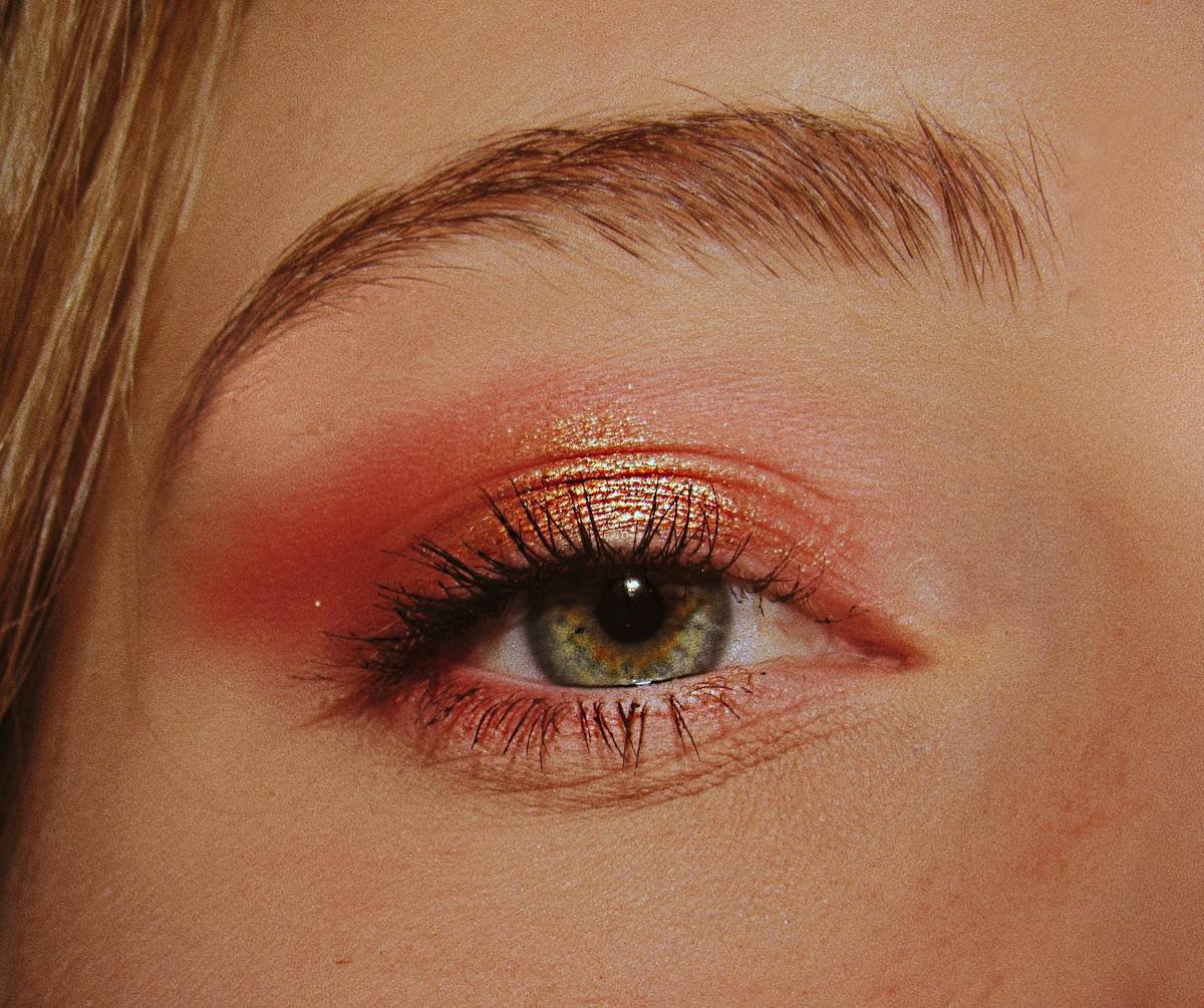 comparison of theatrical makeup for beginners using cream vs greasepaint under stage lighting
