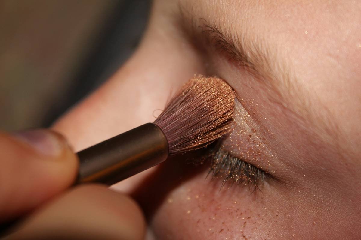 Theatrical Makeup for Comedy: 7 Proven Tips to Avoid Painful Mistakes